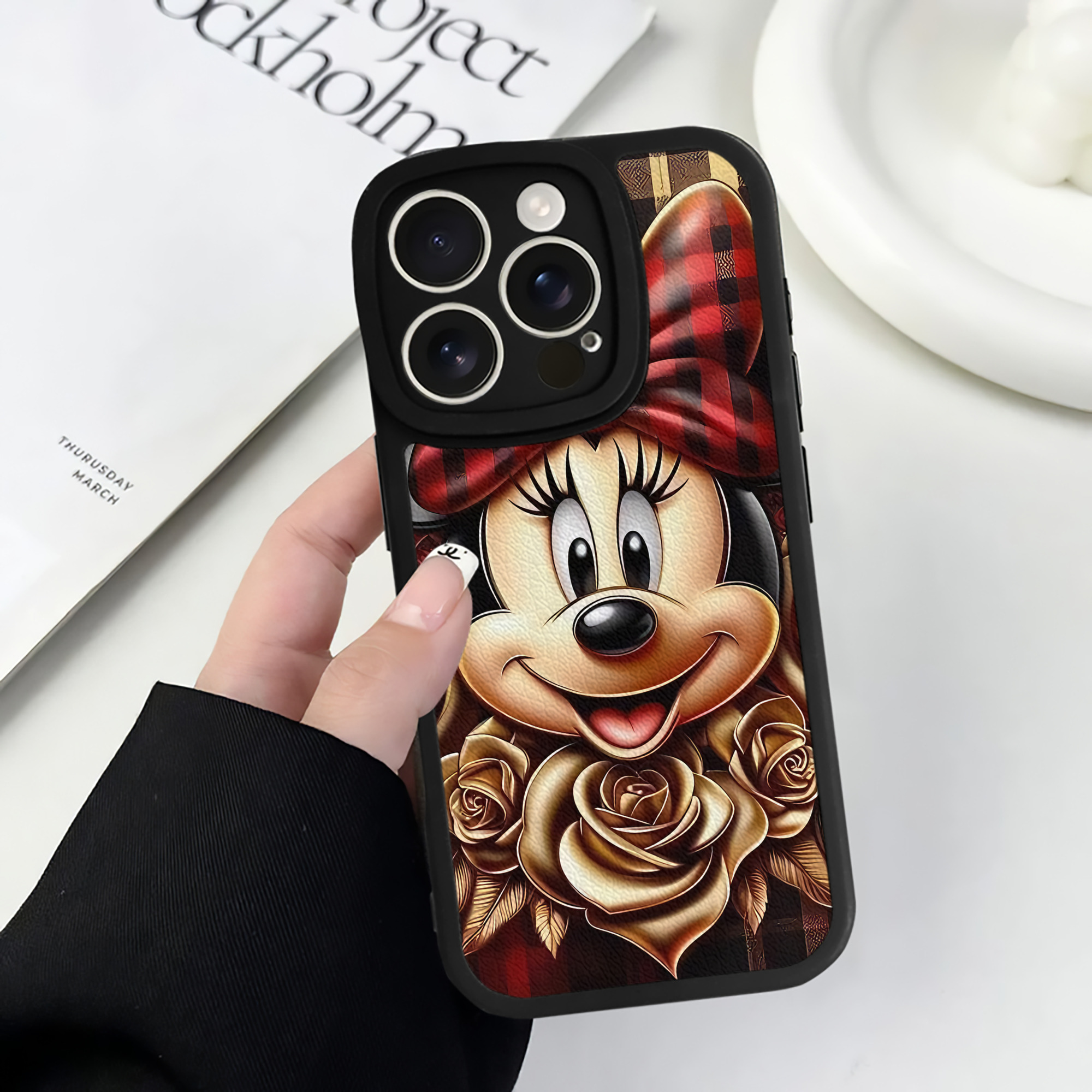 （画像用） ミッキーマウス Mickey Mouse 【iPhone 16シリーズ対応】シリコンスマホケース（レザー調） 材質：シリコン
